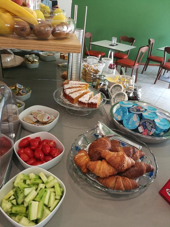 Hotel Caracas Линяно Сабиадоро Екстериор снимка