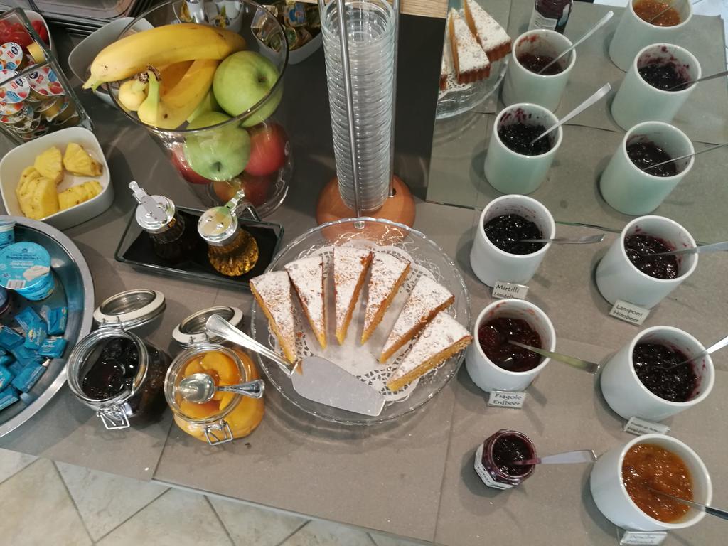 Hotel Caracas Линяно Сабиадоро Екстериор снимка