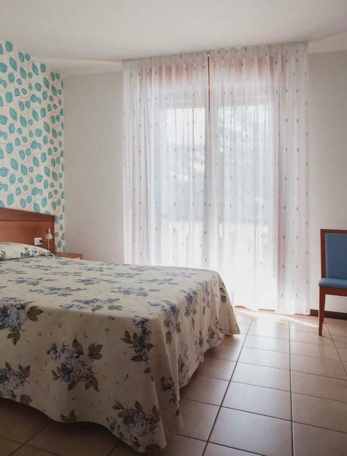 Hotel Caracas Линяно Сабиадоро Екстериор снимка